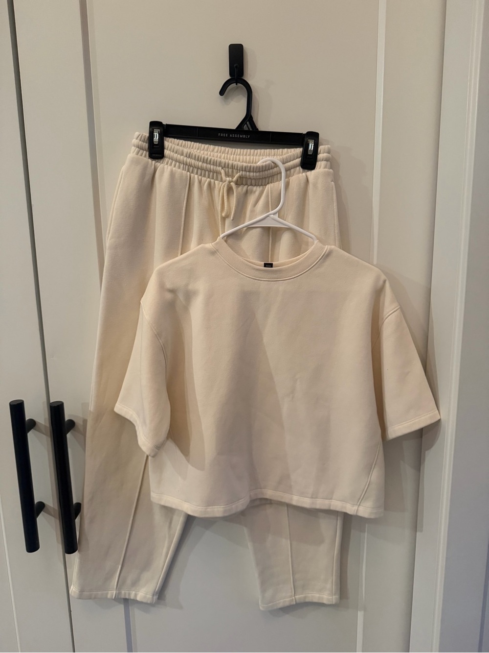 🌻 *SET* Universal Thread Cream Short Sleeve Crop Sweater and Straight Leg Pants